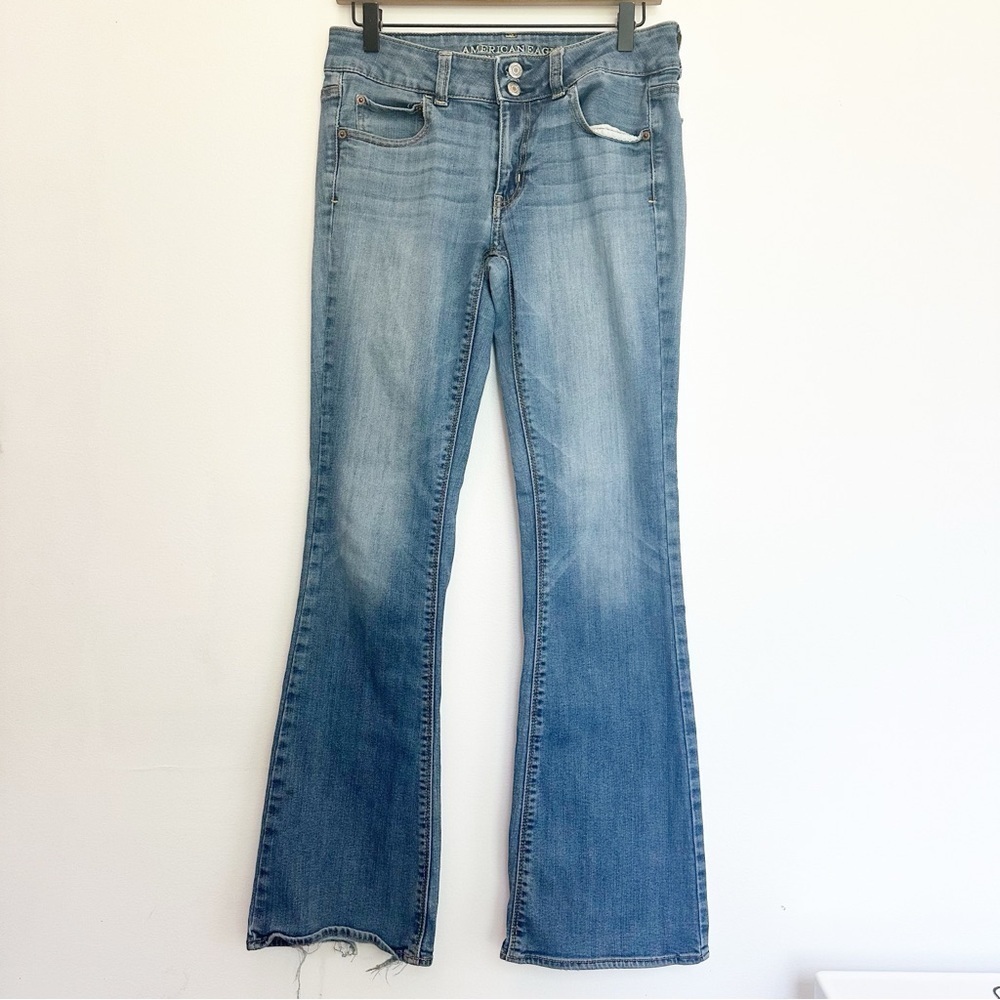 American Eagle Low Rise Artist Jean 8 Long Medium Wash
Flare Leg Y2K 2010s Denim